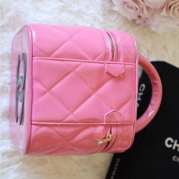 SOLD Chanel Vintage 1995 Barbie Collection Barbie Pink Vanity Case Heart bag - Picture 4 of 11